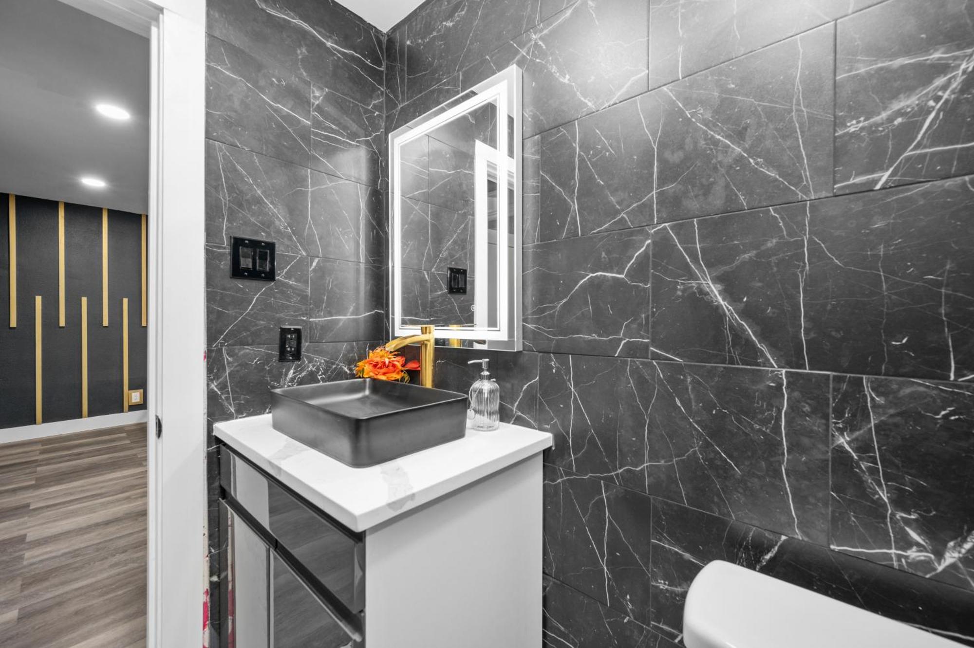 Elegant 2Br Apt Near Med Center With Free Park ヒューストン エクステリア 写真