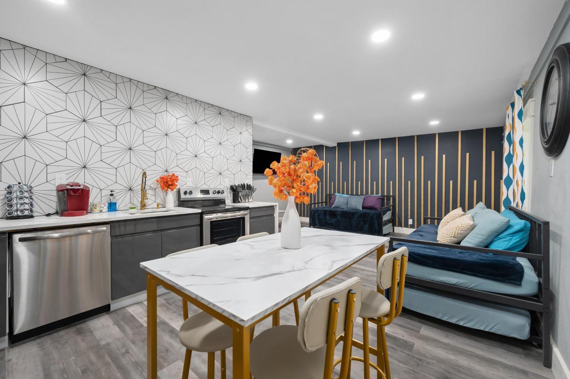 Elegant 2Br Apt Near Med Center With Free Park ヒューストン エクステリア 写真