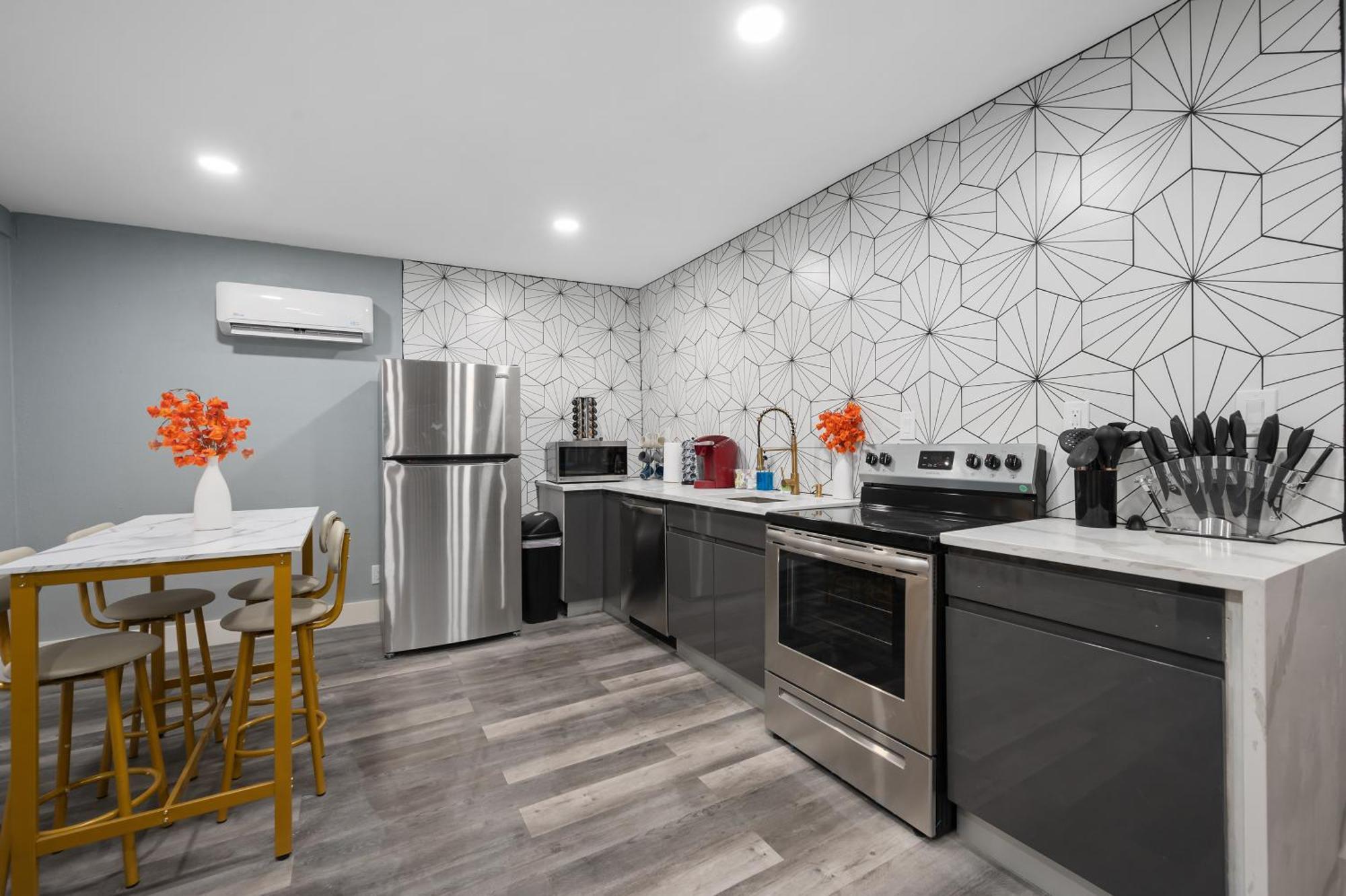 Elegant 2Br Apt Near Med Center With Free Park ヒューストン エクステリア 写真